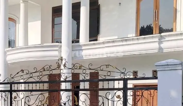 Luxury House in Giriloka BSD, Ready to Occupy