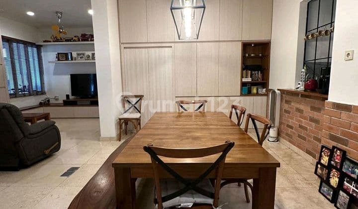 Rumah Cantik Dan Mewah Dalam Komplek