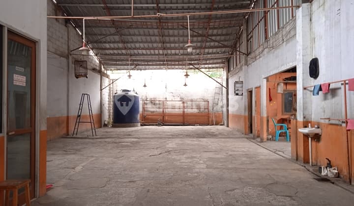 The location is very strategic and profitable for any business.