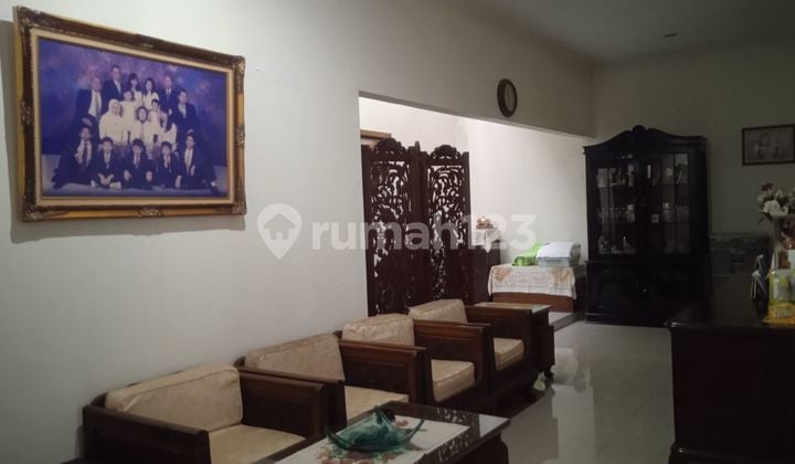 Rumah cantik tenang dan nyaman dalam cluster.