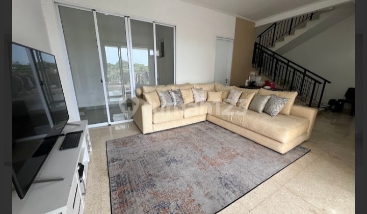 Rumah Cozy 3 Lantai Dalam Komplek Exclusive