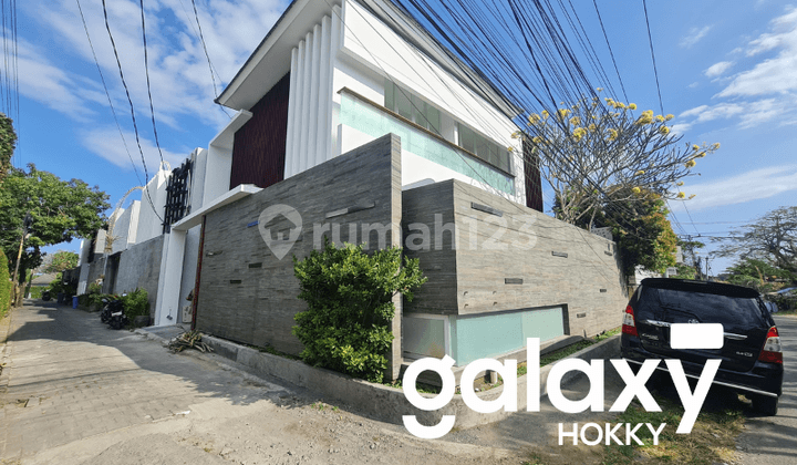 Disewakan Villa Modern Tropis Umalas Kerobokan Badung - Bali