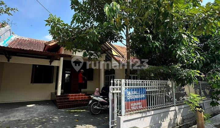 Adem House in the Btn Ciheuleut Complex, Subang City Center