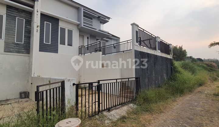 Siap Huni, Rumah, SHM, Bebas Banjir, Disewa Rp 22Jt/Tahun