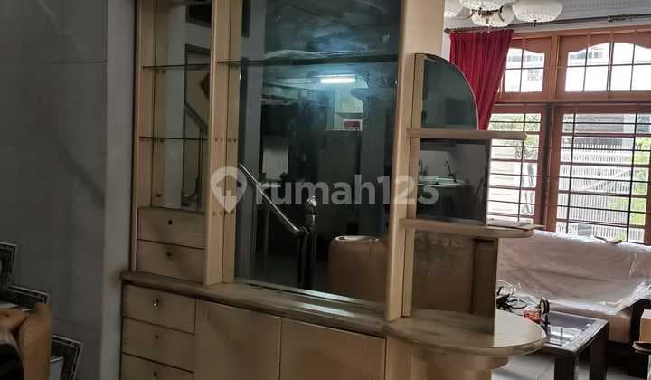 Rumah 2lantai semifurnis