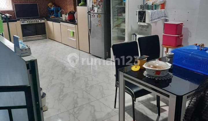 Ruko 4lantai dalam komplek pluit