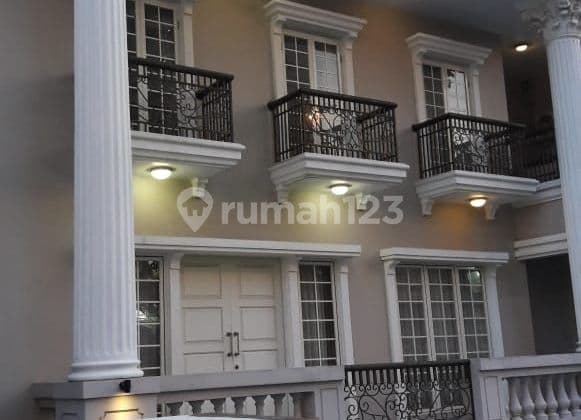 Apt bak rumah depan kolamrenang furnised