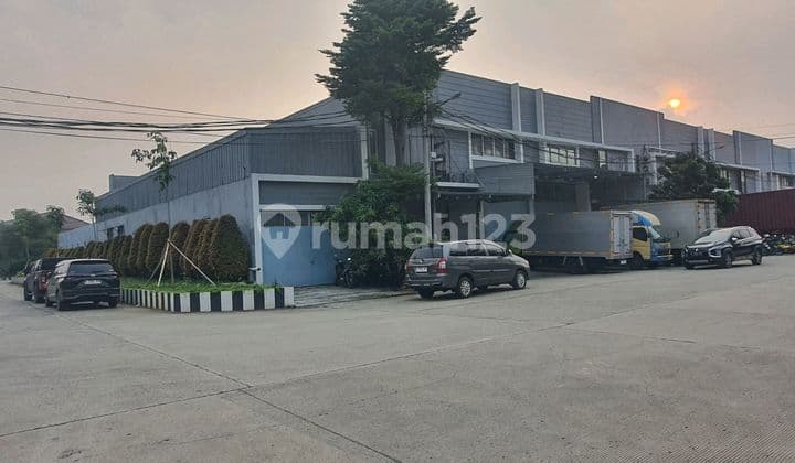 Gudang Hoek Row Kontainer Paling Besar Ofice Dan 3lantai