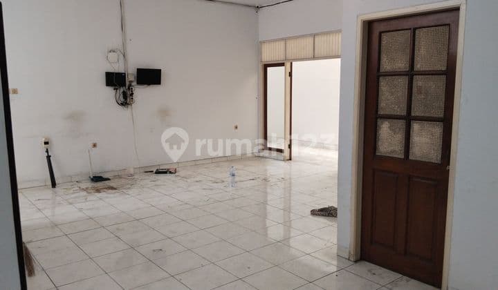 Rumah 2lantai Akses 2mobil Dalam Komplek