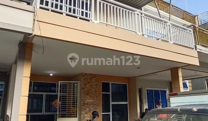 Rumah Disewa 2,5 Lantai Beverly Green Furnished Dekat Mega Mall Batam Centre