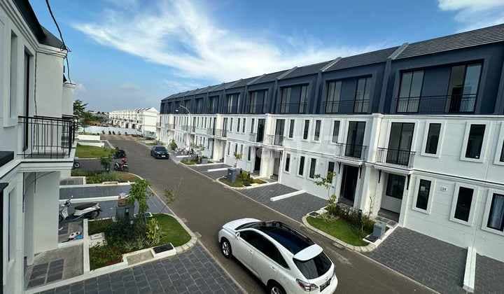 Dijual Rumah Mewah Siap Huni Fasilitas Lengkap 3 Lantai