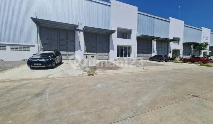 Pergudangan Titanium Smart Warehouse di Makassar Baru Siap Pakai