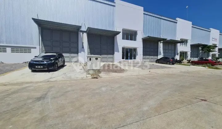 Pergudangan Titanium Smart Warehouse di Makassar Baru Siap Pakai