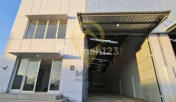 Gudang Cantik Dengan Office Cocok Untuk Distributor Strategis