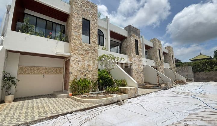 Villa Mewah 3 BR dengan Rooftop dan Ocean View