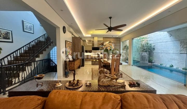 Rumah Sangat Dekat Dengan JIS Dengan Lift Pribadi Dan Kolam Renang Lengkap Berfurnitur