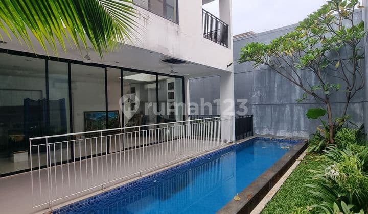 Modern and Strategic House Area in Kebayoran Baru with Private Pool for You