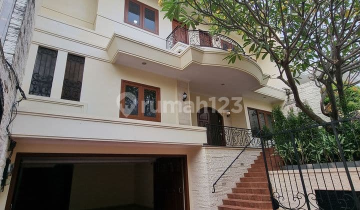 Rumah Pondok Indah 5 Kamar Tidur Private Pool Bagus Siap Huni