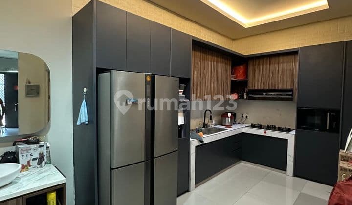 House in Jakarta Garden City, Size 8x14, 3 Floors, Freehold Certificate, South
