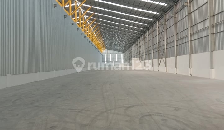 Warehouse in Sepatan Tangerang, Land Area 1370 M2, Office, Industrial