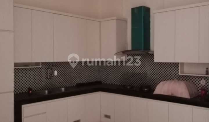 House at Golf Lake Residence, Land Size 8x20, 2 Floors, Semi-Furnished.