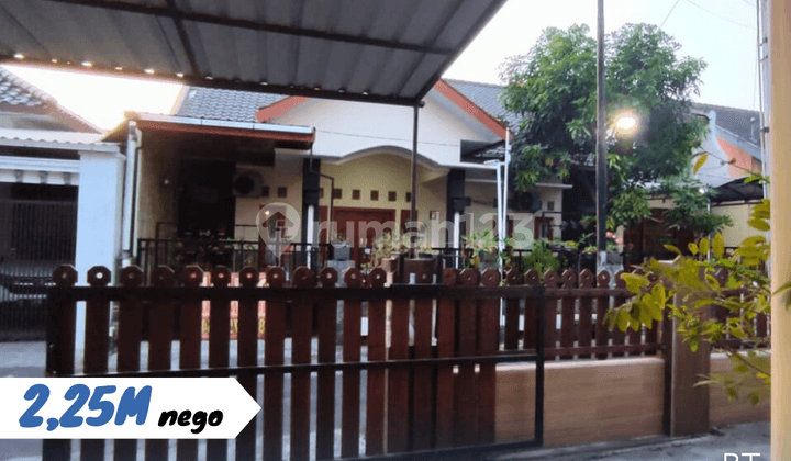 Rumah Hadap Barat Jajar Surakarta