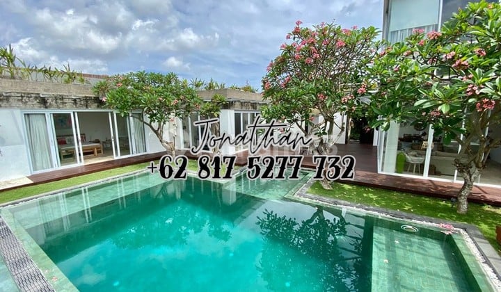 Villa with SHM (Freehold Certificate) 3 Bedrooms in Umalas Border Berawa Fully Furnished - Vschi