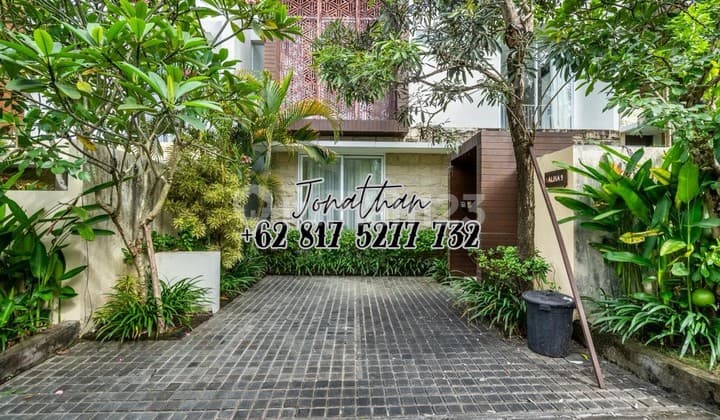 For Sale Newly Renovated Luxury Villa in Nusa Dua with One Gate System - Vsang