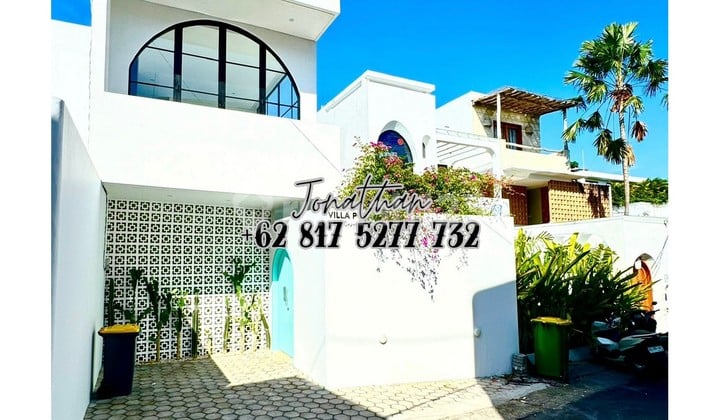 For Sale Modern Villa with 3 Bedrooms SHM in Pererenan Rp5.4 Billion