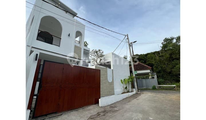 Dijual: Villa Mewah Gaya Mediterania dengan Pemandangan GWK