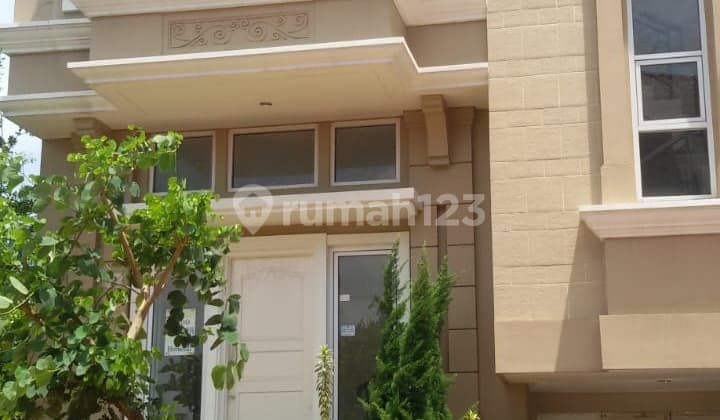 Rumah Cantik Posisi Hook di Ellista Village Gading Serpong – Sebelah Swimming Pool