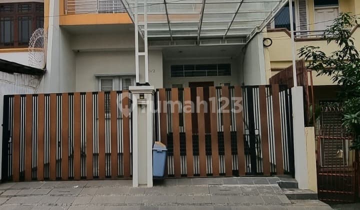 Dijual rumah sunter 7x20m lokasi bagus, 3 lantai, nyaman