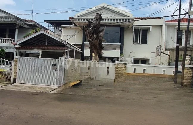 DIJUAL RUMAH KELAPA GADING 240m2 HADAP UTARA, 2 LANTAI, LOKASI BAGUS, KODE YE DIJUAL RUMAH KELAPA GADING 240m2 HADAP UTARA, 2 LANTAI, LOKASI BAGUS, KODE YE