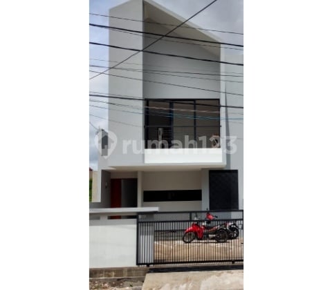 Rumah Baru Modern Minimalis di Mainroad Taman Holis Indah
