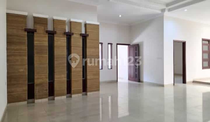 Rumah Mewah Singgasana Pradana