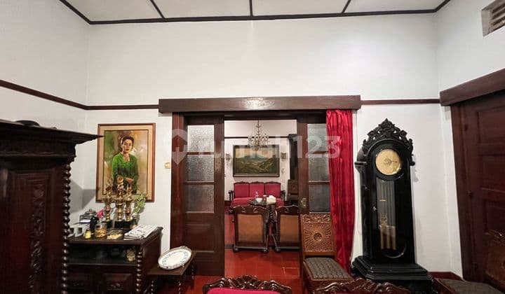 Rumah Hoek Terawat di Tengah Kota Bandung Sayap Veteran