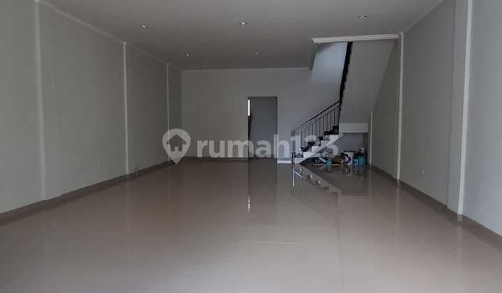 New Sturdy 3-Storey Shop House in Kiaracondong