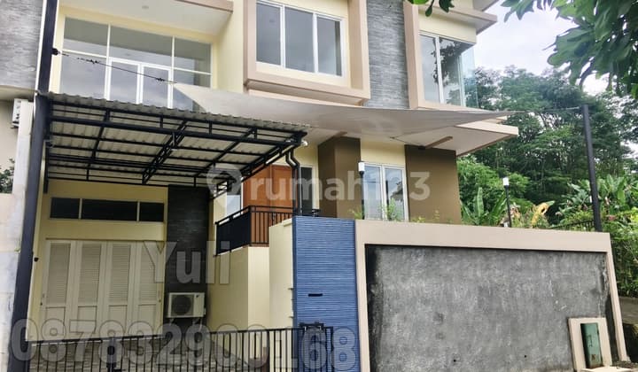 Dijual Rumah Bagus Tingkat 2 Lantai Semi Furnished di Perumahan Candi Golf, Semarang