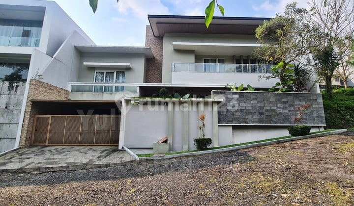 Dijual Rumah Mewah Bagus Semi Furnished Tingkat 2,5 Lantai Siap Pakai Daerah Gajah Mungkur, Semarang