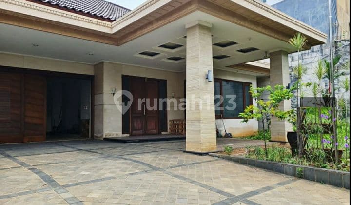 Dijual Rumah Mewah Semi Furnished Tingkat 2,5 Lantai Siap Pakai Tengah Kota Semarang