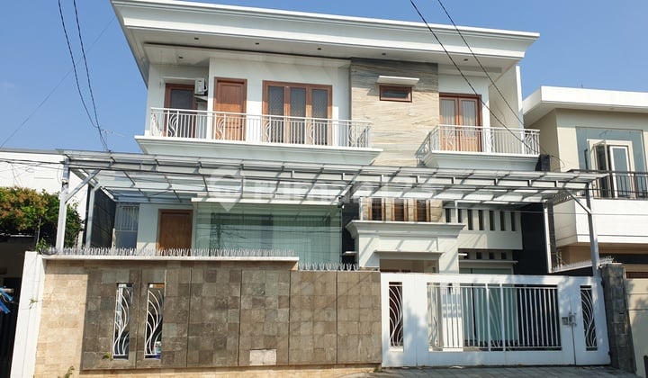 Dijual Rumah Mewah Tingkat 3 Lantai Siap Pakai Daerah Brumbungan Tengah Kota Semarang