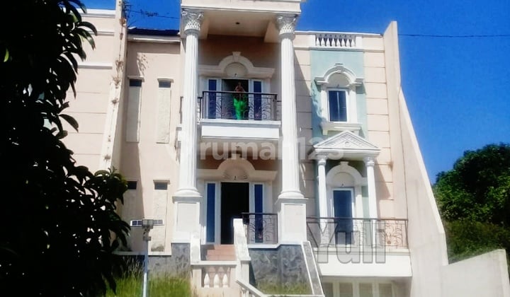 Dijual Rumah Tingkat 2,5 Lantai di Perumahan Daerah Ngaliyan, Semarang