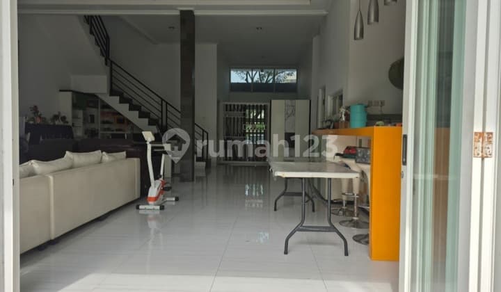 Dijual Cepat Rumah Tingkat 1,5 Lantai Furnished Siap Pakai di Perumahan Grrenwood, Semarang