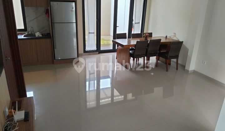 Dijual Rumah Tingkat 2 Lantai Full Furnished di Perumahan Graha Padma, Semarang