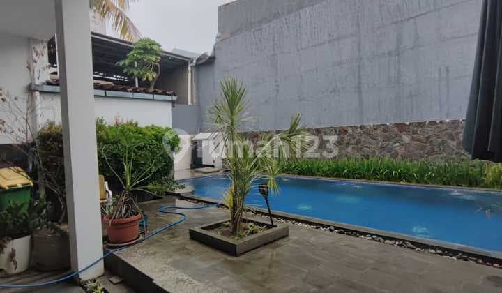 Luxury House, Squirrel Street 350 Meters, Near Ratulangi, Veteran, Wolf.