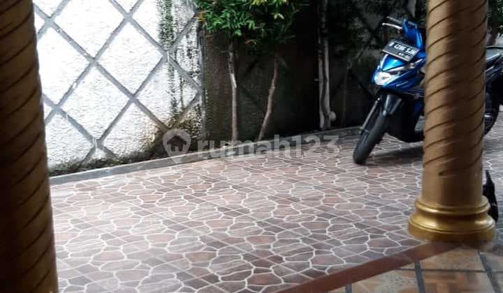 Duren Tiga Selatan House Near Pasar Minggu Main Road Suitable for Residence and Boarding House