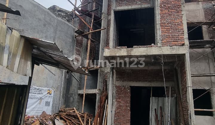 Rumah Bagus Lokasi Fantastis di Perumahan Elit Cipinang