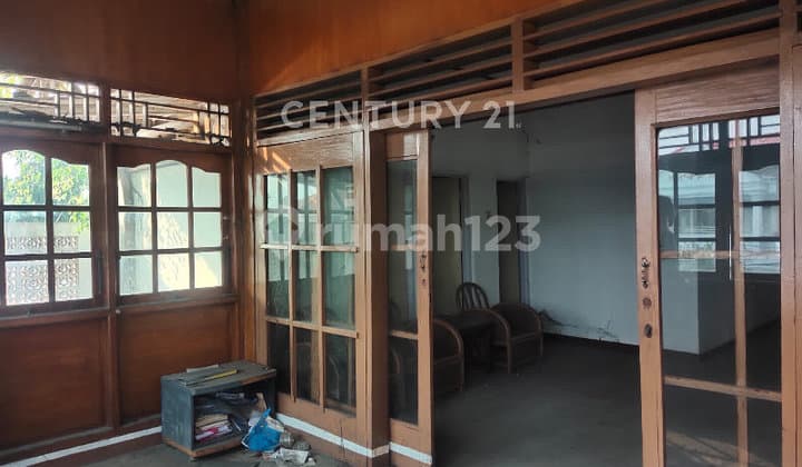 Rumah Lama Butuh Renovasi Ulang di Kampung Ambon Jakarta Timur