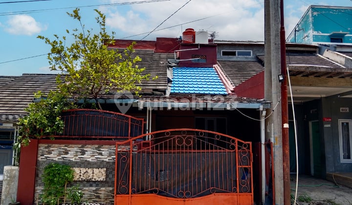 Rumah 2 Lantai Bagus Siap Huni Semi Furnished di Komplek