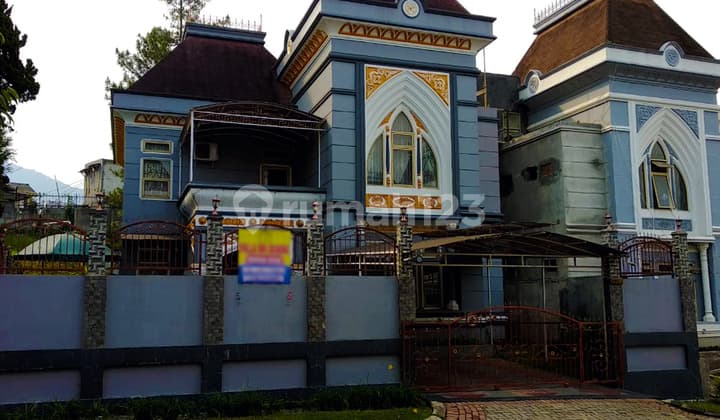 Villa Mewah 2 Lantai Full Furnished di Kota Bunga Siap Huni